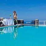 Beautiful Santorini 2 Bedroom Panoramic Caldera Sea Views וילה מגלוחורי