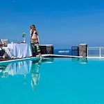 Beautiful Santorini 2 Bedroom Panoramic Caldera Sea Views *