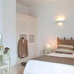 Beautiful Santorini 2 Bedroom Panoramic Caldera Sea Views * Megalokori