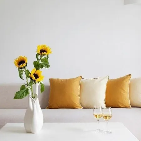 Beautiful Santorini 2 Bedroom Panoramic Caldera Sea Views *