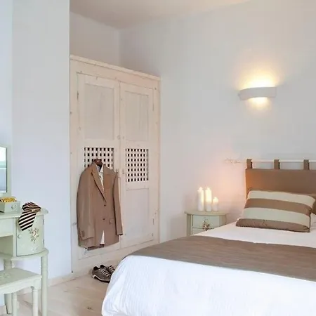 Beautiful Santorini 2 Bedroom Panoramic Caldera Sea Views